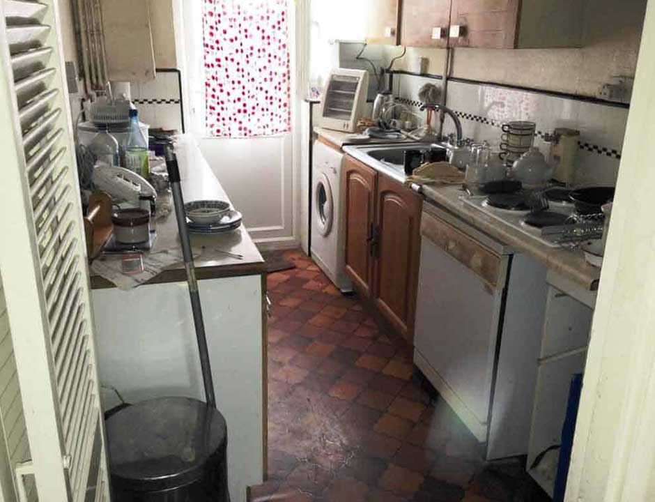 A kitchen before a house clearance